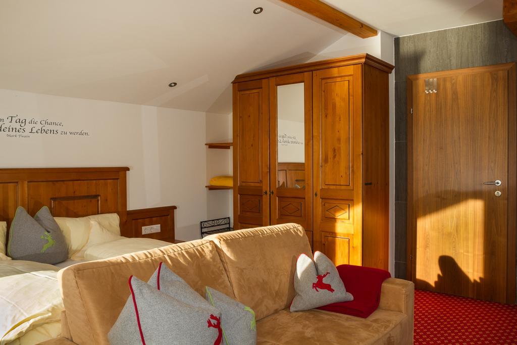 Hotel Haus Hirschpoint Faistenau Habitación foto